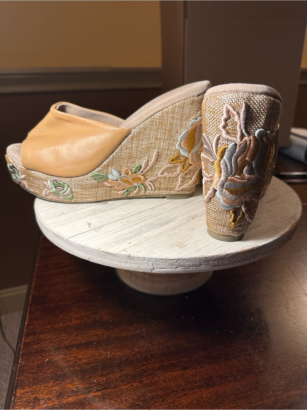 Very Volatile Vintage Boho Floral Embroidered Platform Wedge Slide Sandals Tan 8